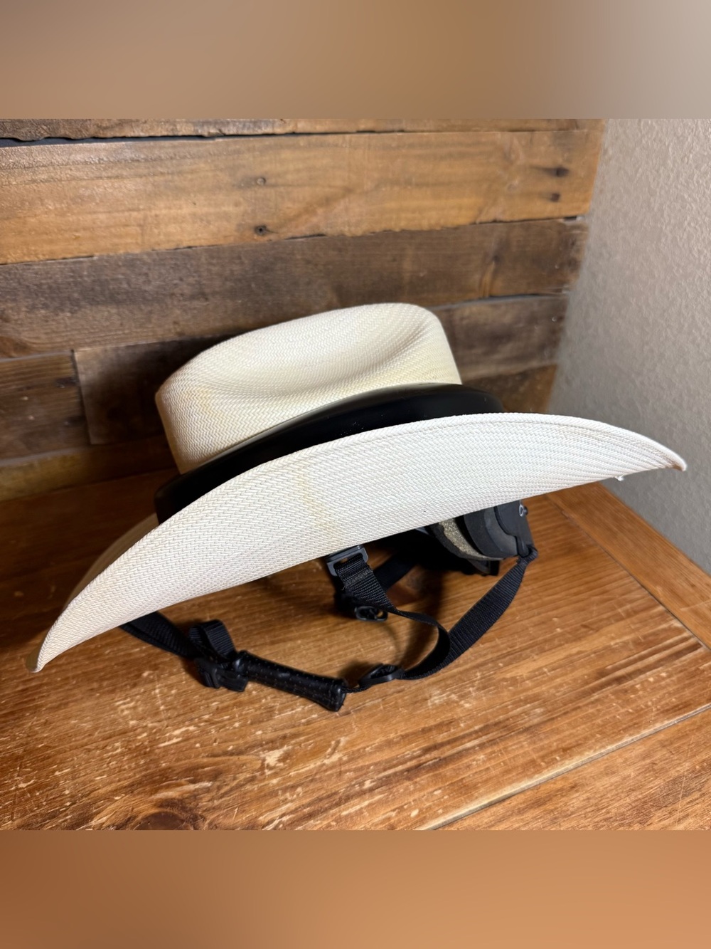 Resistol RideSafe Cowboy Hat Straw size Small.